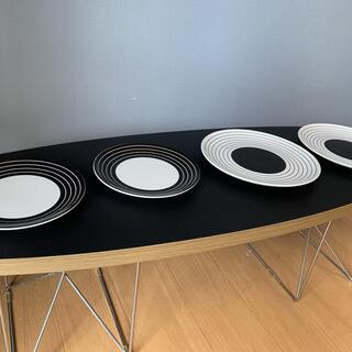 IKEAのおしゃれなお皿4枚セットです。の画像