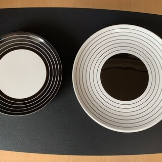 IKEAのおしゃれなお皿4枚セットです。の画像
