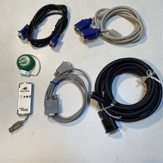 VGAケーブル5m１本と標準サイズ3本とUSB2.0ハブ