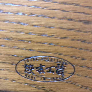 扉付き机の画像