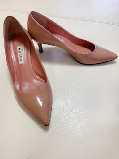 ダイアナ　エナメルパンプス ベージュ　23cm