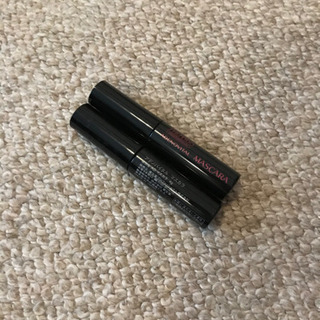 アデノバイタルマスカラとセーラームーンアイライナーの画像