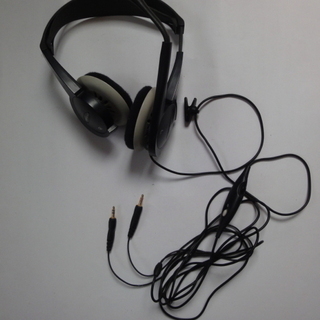 ステレオヘッドホン　マイク付き　PLANTRONICS　と表示あり