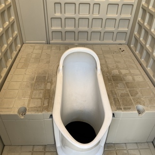 仮設トイレ 簡易トイレ 陶器製便器 ポットンタイプ 現状品 引き取り希望 仮設トイレ 簡易トイレ 陶器製便器 ポットンタイプ 現状品 引き取り希望