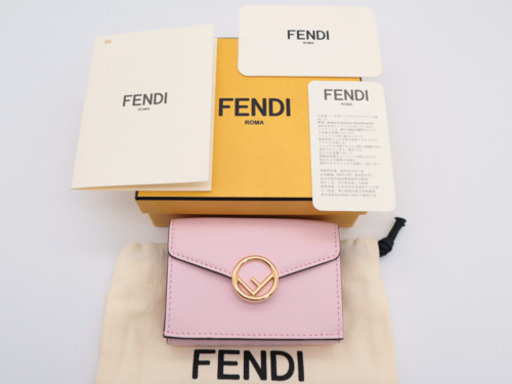 《FENDI/コンパクト 折り財布》8M0395 ピンク 箱 冊子 袋 Aランク