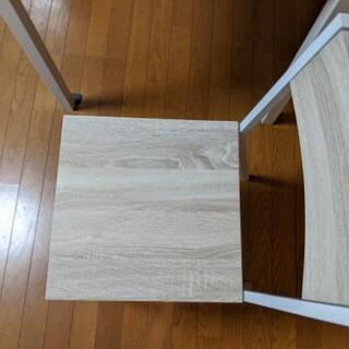 テーブルとイス一脚ゆずりますの画像