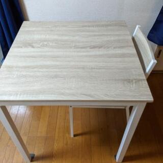 テーブルとイス一脚ゆずりますの画像