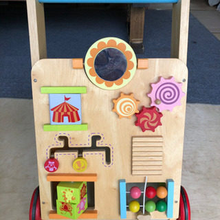 歩行器で知育玩具の画像