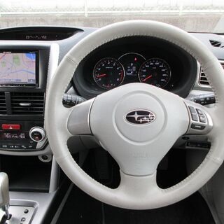 【車検2年満タン渡し】フォレスター（総額：55万円）【H23年式・人気色：ホワイトパール】スマートキー・プッシュスタート・ナビ・TV＆DVD・バックカメラ・ETC・クルーズコントロール！※数台出品中！の画像