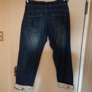 値下げしました✨ミッキー柄の入ったダメージジーンズ👖ウエスト67cmの画像