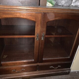 お洒落なブランの食器棚★美品★中古としてご理解頂ける方★生野区の今里駅より徒歩10分の画像