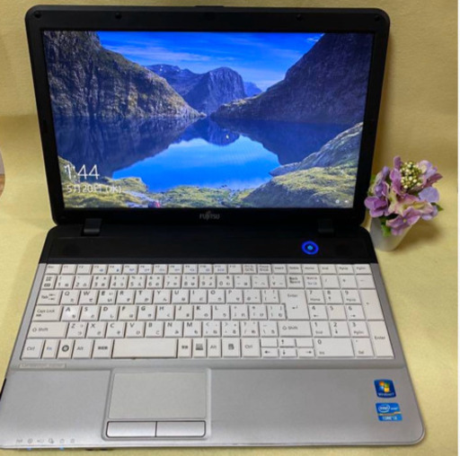富士通 ノートパソコン  LIFEBOOK Core i3搭載 メモリ4G HDD250G CD/DVD 大画面15.6インチ　windows10