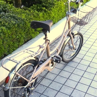 20インチ シティーサイクル 自転車 シマノ外装5段ギヤ変速 です。の画像