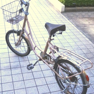 20インチ シティーサイクル 自転車 シマノ外装5段ギヤ変速 です。の画像