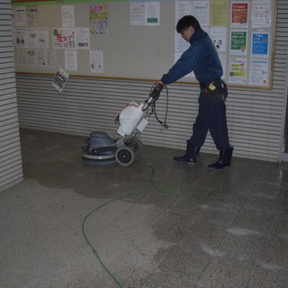 【正社員（月27万円～）※試用期間あり　※土日休み　※社会保険完備　／東京都江戸川区】清掃スタッフ★特別なスキルは不要です、分からないことは先輩方が親身になって丁寧に教えてくれるので安心してご応募ください。の画像