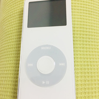 【最終値下げです！】中古品iPod nano 第1世代ホワイト本体＋付属品 BELKINトランスミッター 本体(DCアダプタ付き) ELECOM ACアダプター 他ケース等まとめて！の画像