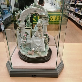 【モノマニア四日市】【引き取り限定】LLADRO　リヤドロ　フィギュリン　午後の光の中で
