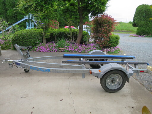 中古のマリンジェット用トレーラ。程度良好