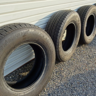 スタッドレスタイヤ　『NANKANG　225/70R15 　11...