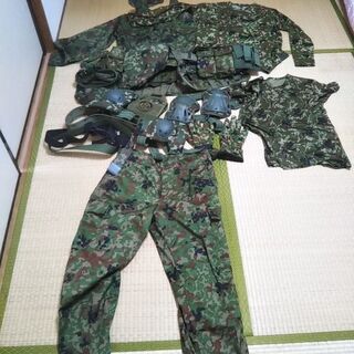 自衛隊　迷彩服