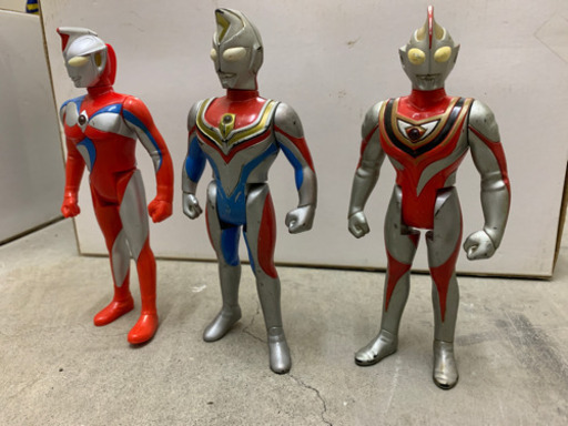 ウルトラマン3体