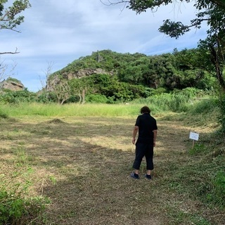 草刈り作業 − 沖縄県