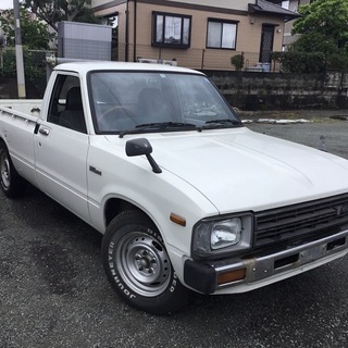 TOYOTA ハイラックス　　ピックアップ　トラック