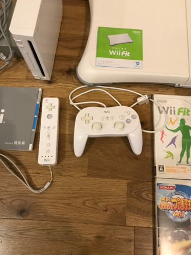 （取引中）まとめ売り！Wii本体セット（ソフト各種、コントローラー、バランスボード）