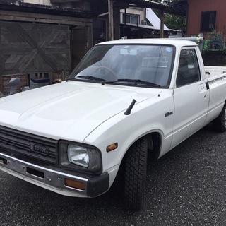 TOYOTA ハイラックス　　ピックアップ　トラックの画像