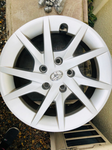 プリウスα ホイル　中古品　4つ