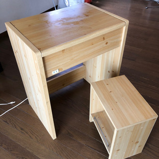 シンプルなドレッサー