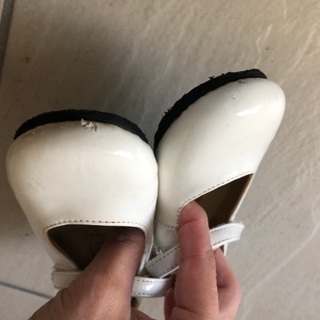 子供用エナメルシューズの画像