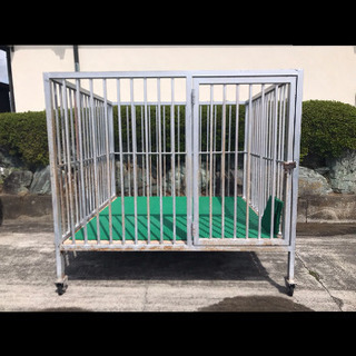 犬小屋　鉄製　キャスター付き　200×200