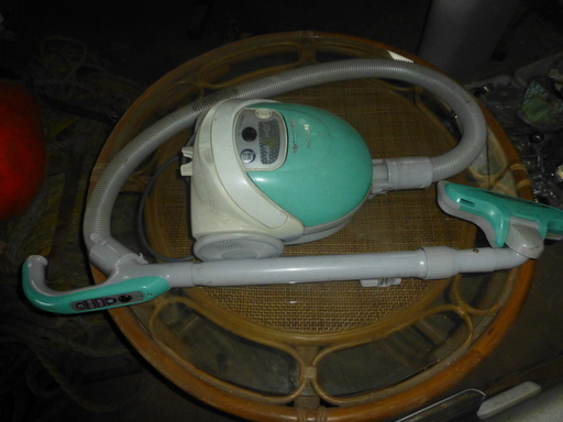 日立製　掃除機です。