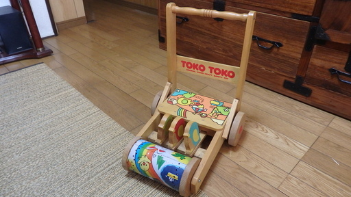 こども　手押し車　トコトコ　木製