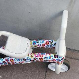 二輪車にもなれる三輪車の画像