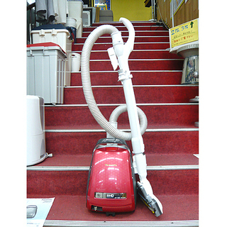 札幌【パナソニック 掃除機 2017年製】紙パック式 500W MC-PA36G 取扱説明書付き クラシックレッド 赤色系 キャニスター型 Panasonic クリーナー 本郷通店 札幌【パナソニック 掃除機 2017年製】紙パック式 500W MC-PA36G 取扱