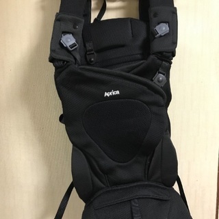 値下げ！Aprica 通気性の良いオールメッシュの抱っこひも