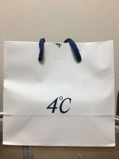 新品　未使用　4°C ゴールドネックレス