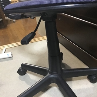 高さ調節可能事務椅子。無料の画像