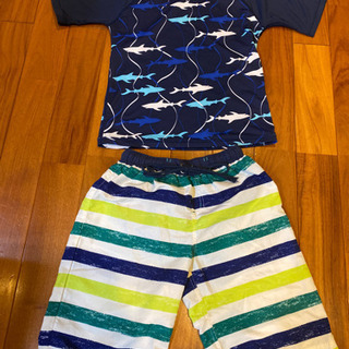 ☆子供用の水着（ラッシュガード付）☆140cm