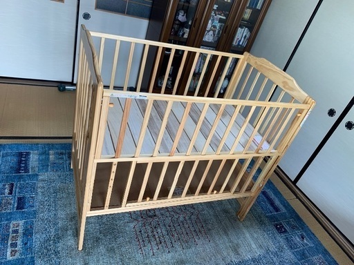 カトージ　ハイシートベビーベッド