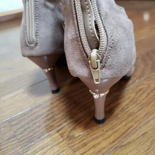 グレージュパンプスMの画像