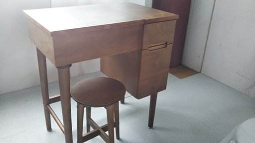 ドレッサー（コンパクトで部屋に馴染みます）
