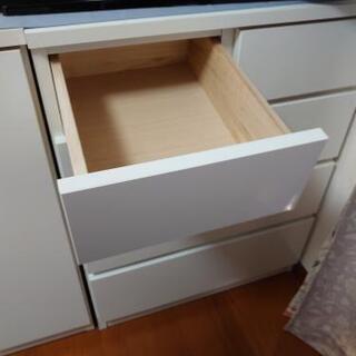美品 ハイチェスト4段（ホワイト、ツヤ有り）の画像