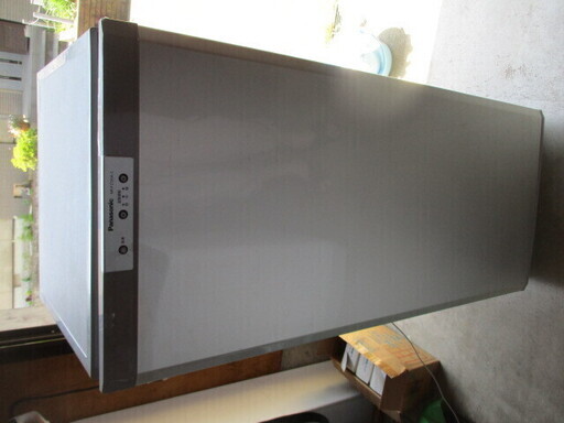 パナソニック　１ドア　冷凍庫　NR-FZ12ａ－Ｓ　121Ｌ　2011年製　キレイ