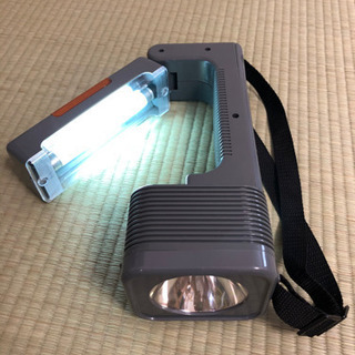 【非常時の情報収集に最適】 AM/FM ラジオ付き蛍光灯サーチライトの画像