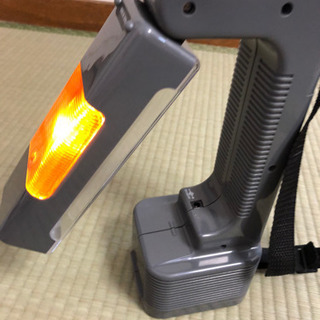 【非常時の情報収集に最適】 AM/FM ラジオ付き蛍光灯サーチライトの画像