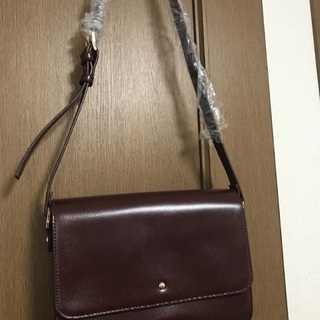 アダムエロペのワインカラーバッグですの画像