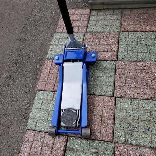 ３tジャッキ　2回使用　引取希望です。